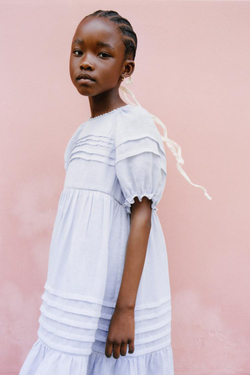 ZARA ПЛАТЬЕ ИЗ 100% РАМИ С СБОРКАМИ И КРУЖЕВОМ, НЕОНОВЫЙ СИНИЙ