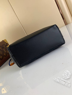 Сумка через плечо Louis Vuitton Discovery BB