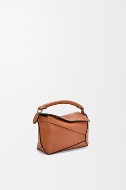 Loewe Мини-сумка Puzzle Edge из классической телячьей кожи, коричневый