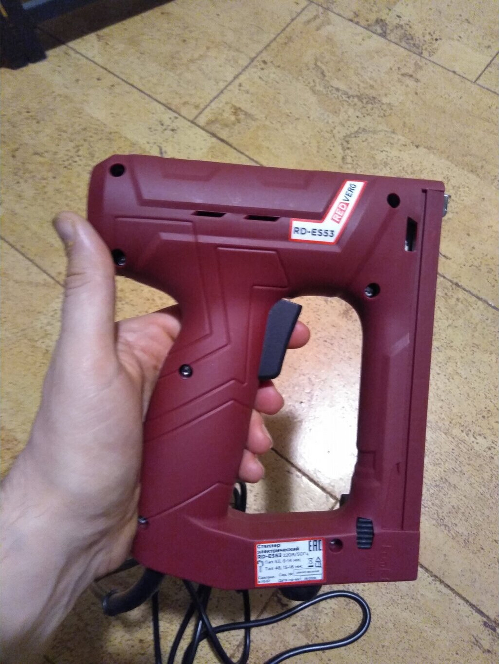Скобозабивной пистолет Гвоздезабивной пистолет Скобогвоздезабивной пистолет RedVerg RD-ES53 красный