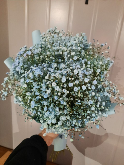 Букет из голубой гипсофилы