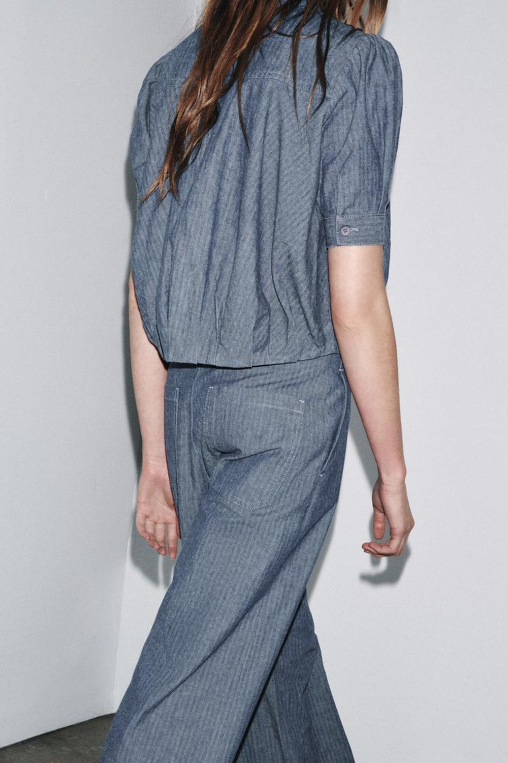 ZARA ДЖИНСОВАЯ РУБАШКА СО СКЛАДКАМИ — ZW COLLECTION, СИНИЙ