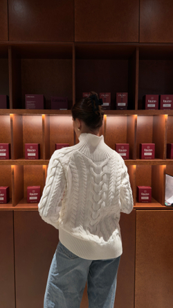 Свитер с косами