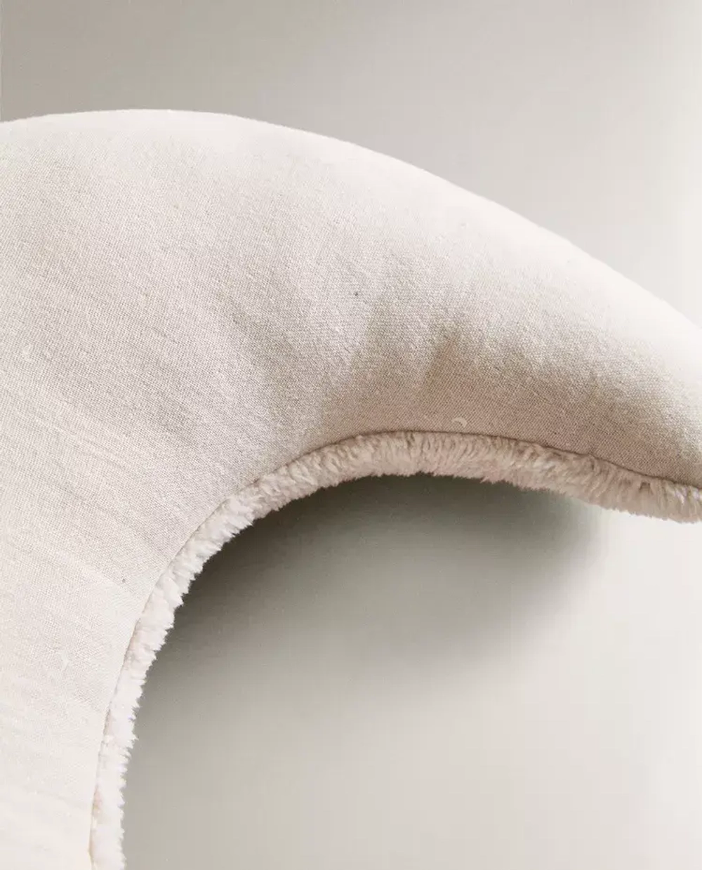 ZARA HOME ДЕТСКАЯ ПОДУШКА- ЛУНА ИЗ ИСКУССТВЕННОГО МЕХА, СЕРЫЙ