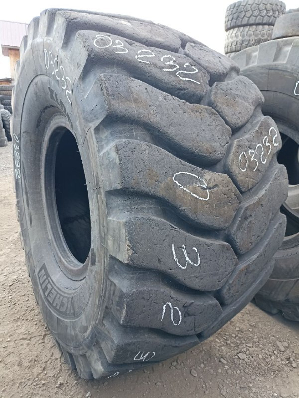 35/65R33 Michelin XLDD2 шина б/у