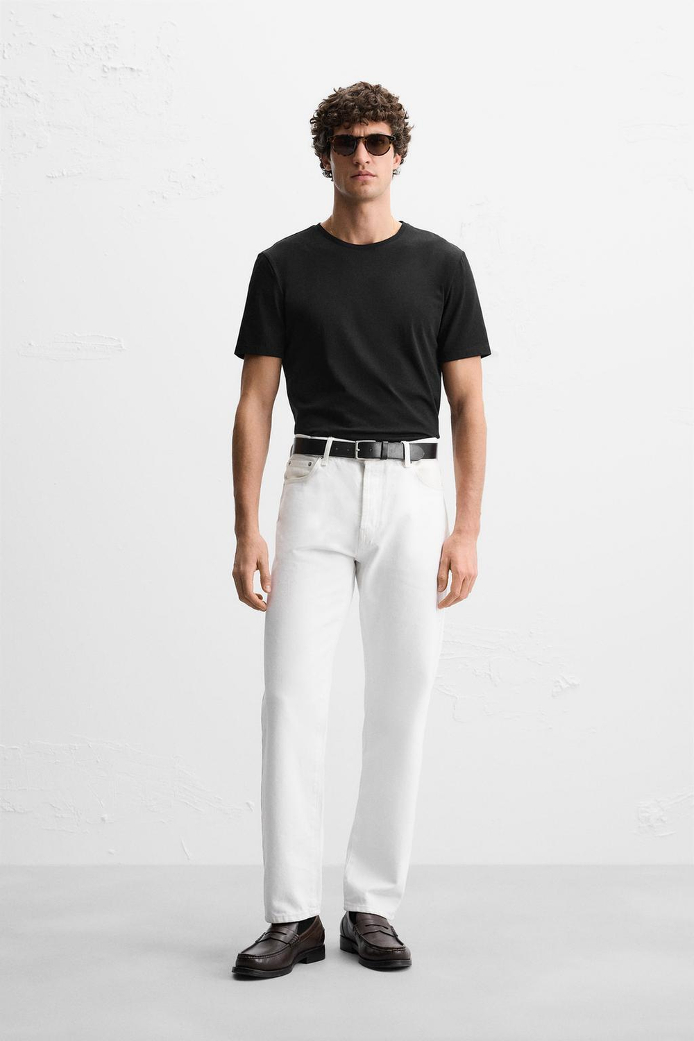 ZARA БАЗОВАЯ ПРИТАЛЕННАЯ ФУТБОЛКА SLIM FIT, ЧЕРНЫЙ