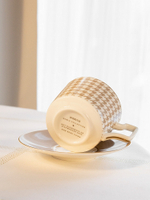 Чайная пара DeNASTIA гусиная лапка 220мл, фарфор, белый/бежевый