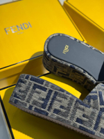 Шлепанцы Fendi