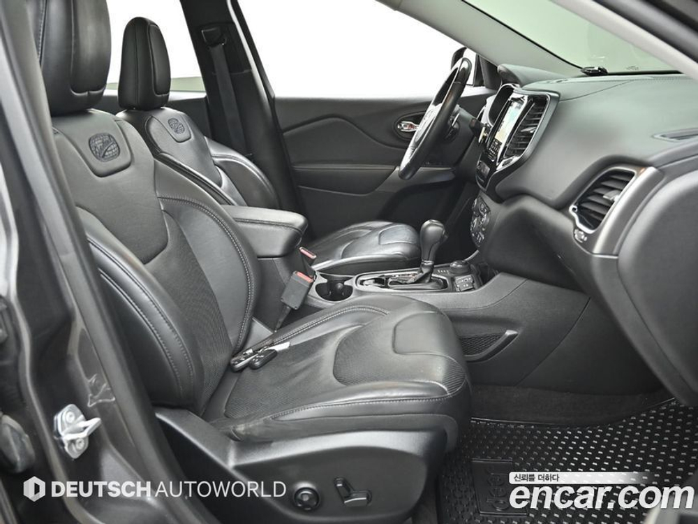 Jeep Cherokee (KL) 2.2 Дизель Overland 4WD (11.2019)