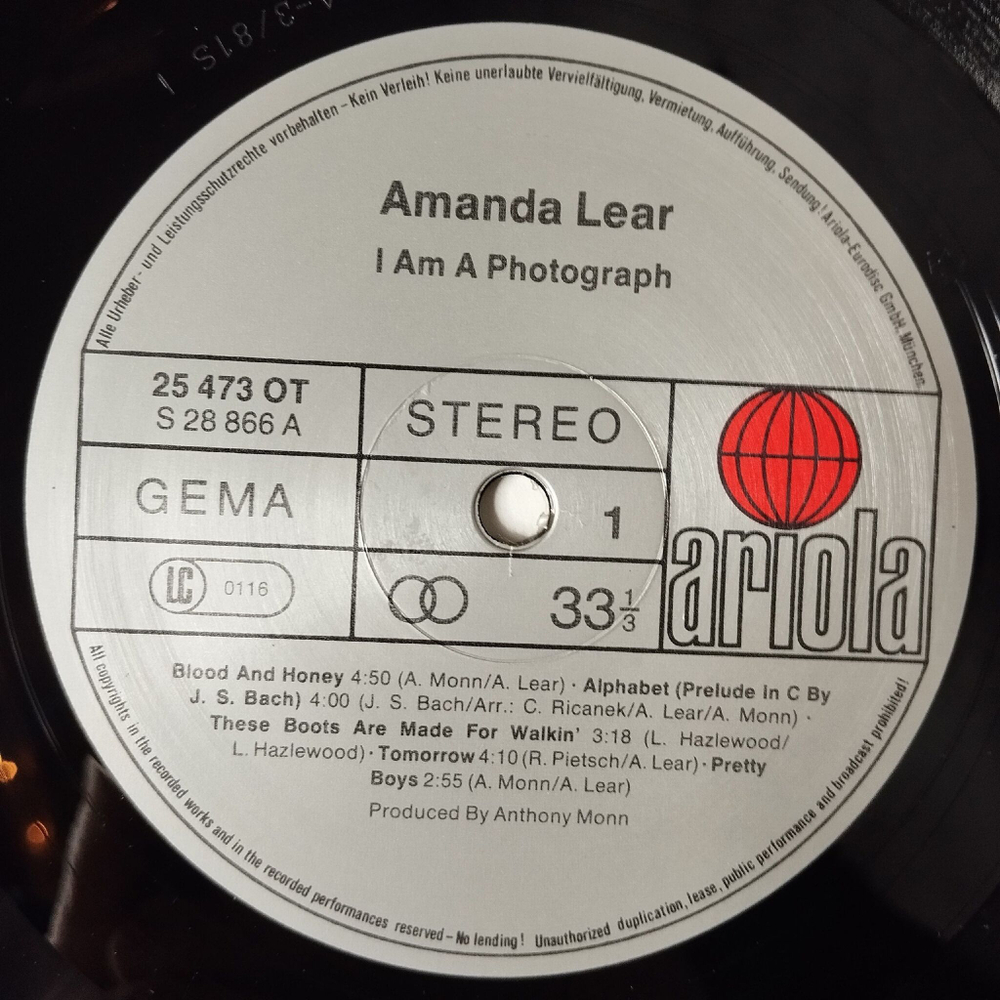 Винтажная виниловая пластинка LP Amanda Lear I Am A Photograph (Germany 1977) Blood And Honey