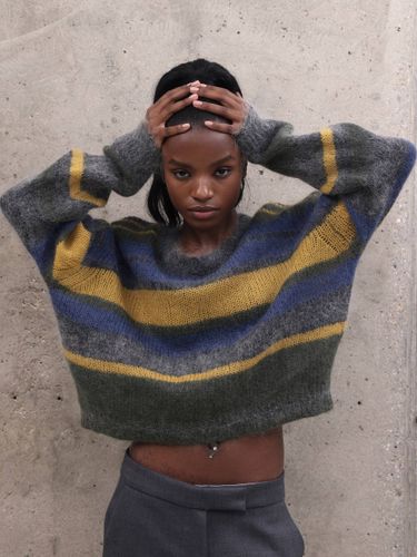 Синий мохеровый джемпер в полоску