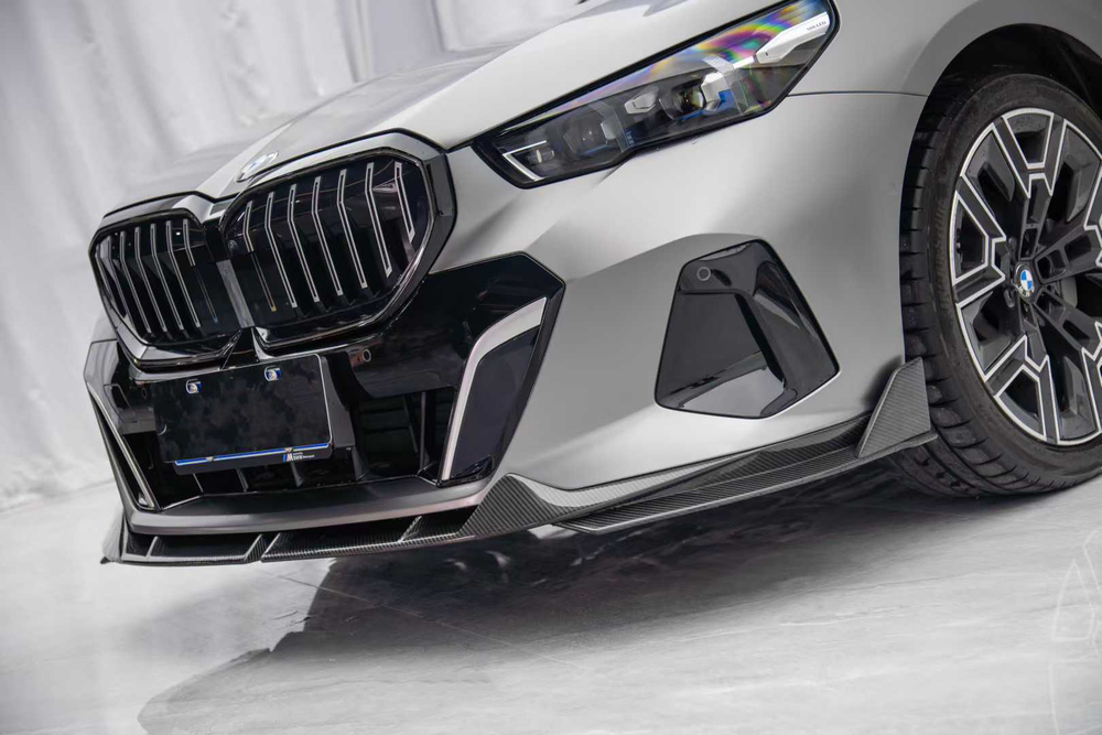 Карбоновый обвес для BMW 5 серии G68 2024+ БМВ губа и юбки спойлер и диффузор