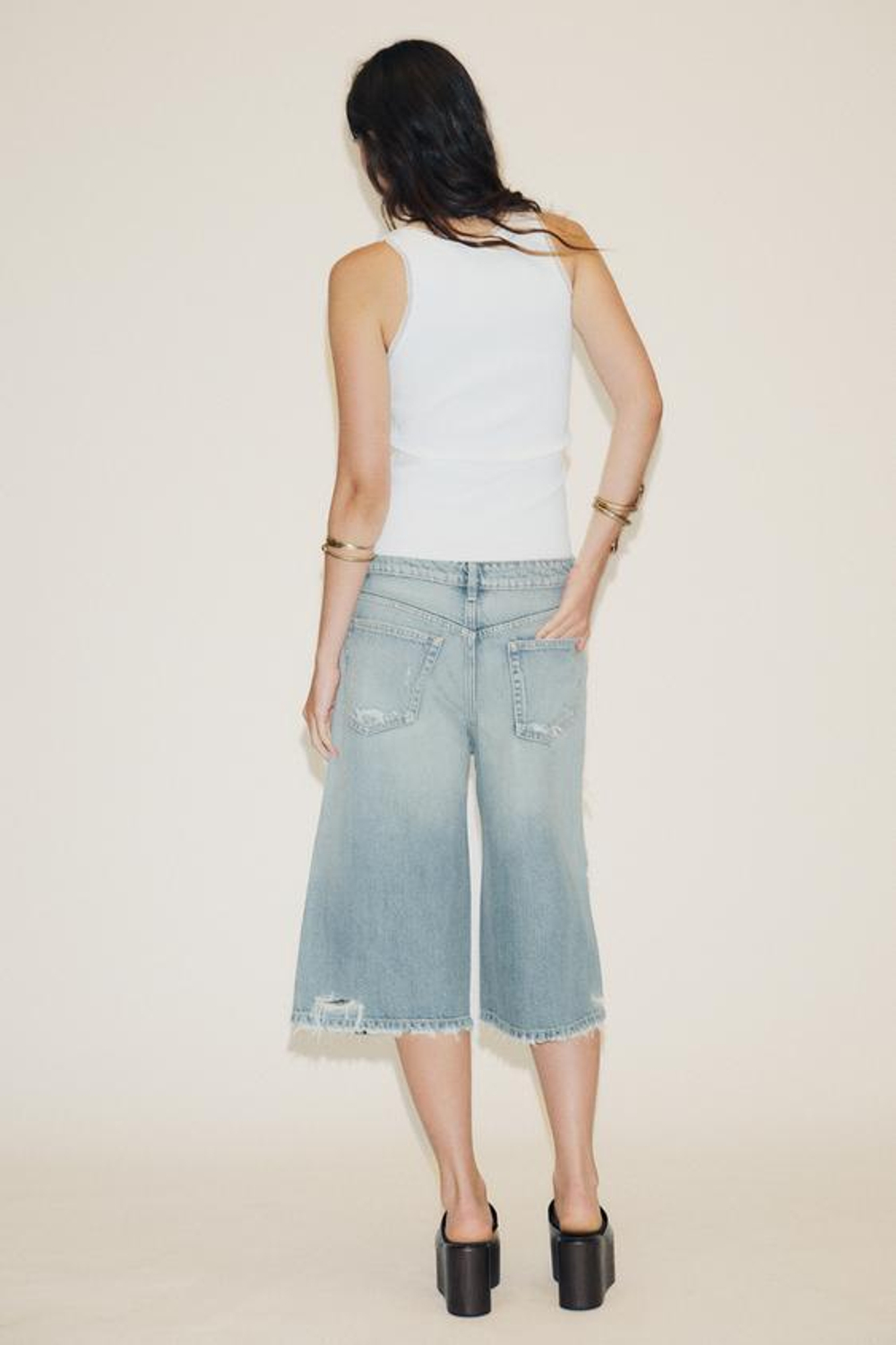 ZARА ДЖИНСОВЫЕ ШОРТЫ-БЕРМУДЫ TRF СВОБОДНОГО КРОЯ С ДЫРАМИ, СИНИЙ