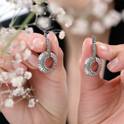 "Ортан" серьги в серебряном покрытии из коллекции "Дикие кошки" от Jenavi  с английским замком