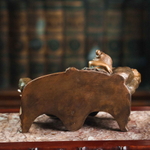 Бронзовая скульптура «Дама на софе»