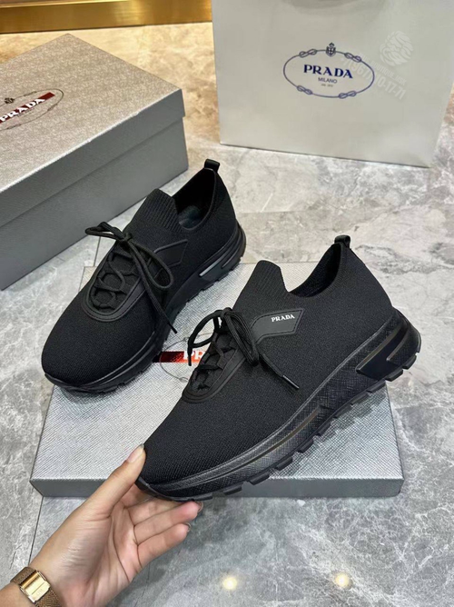 Кроссовки Prada