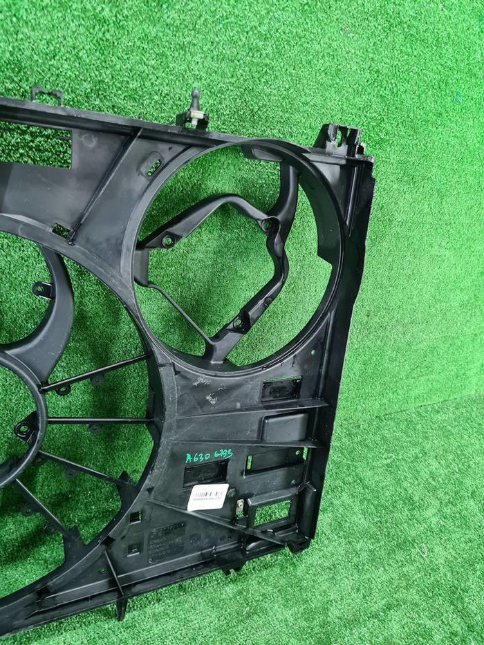 Диффузор вентилятора RR Vogue 4 L405 (2012-2022)