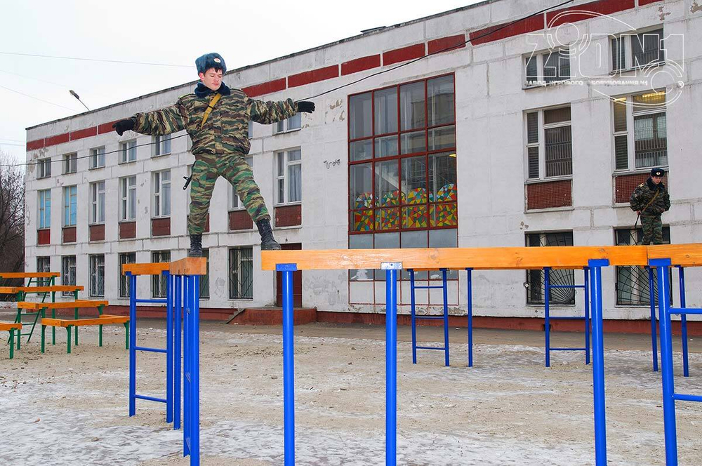 Полоса препятствий Разрушенный мост для спортивной пощадки