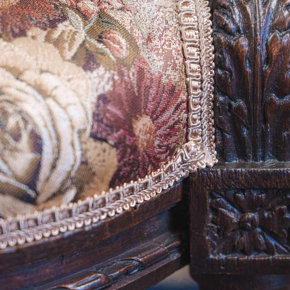 Кресло в стиле Людовика XVI