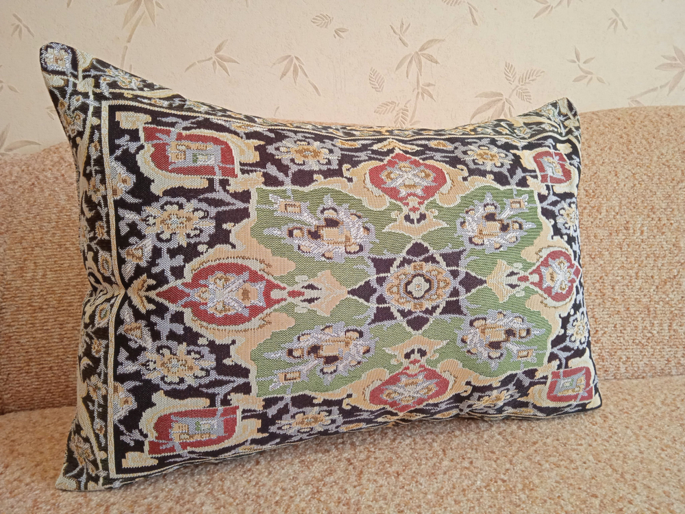 Декоративная гобеленовая наволочка для интерьерной подушки Ковровый узор 3 68х47