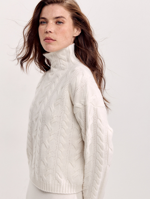 Кашемировый свитер с косами