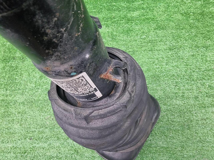 Стойка пневматическая правая BMW X5 G05 (18-нв)