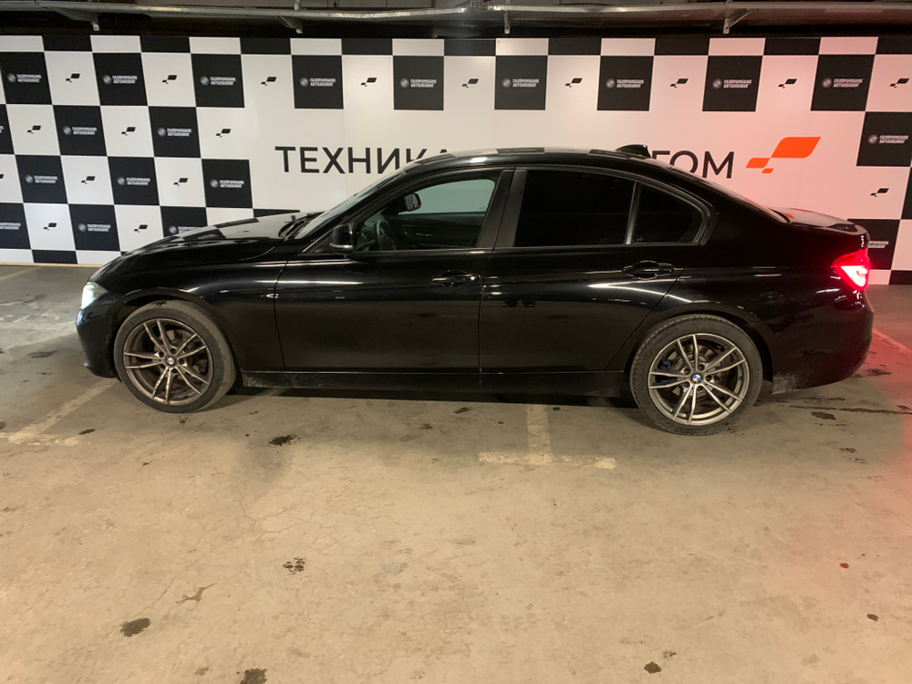 BMW 3-SERIES 320i