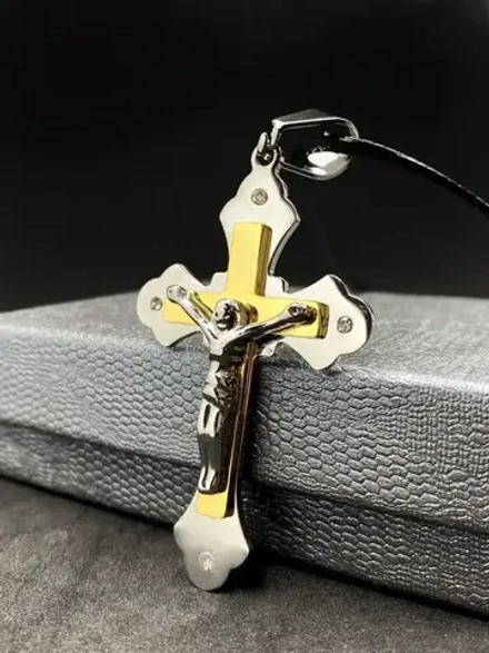 Крупный массивный крест из нержавеющей стали