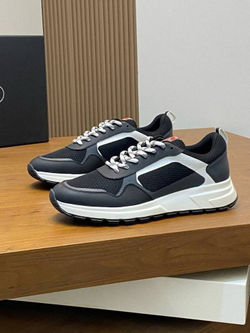 Кроссовки Prada