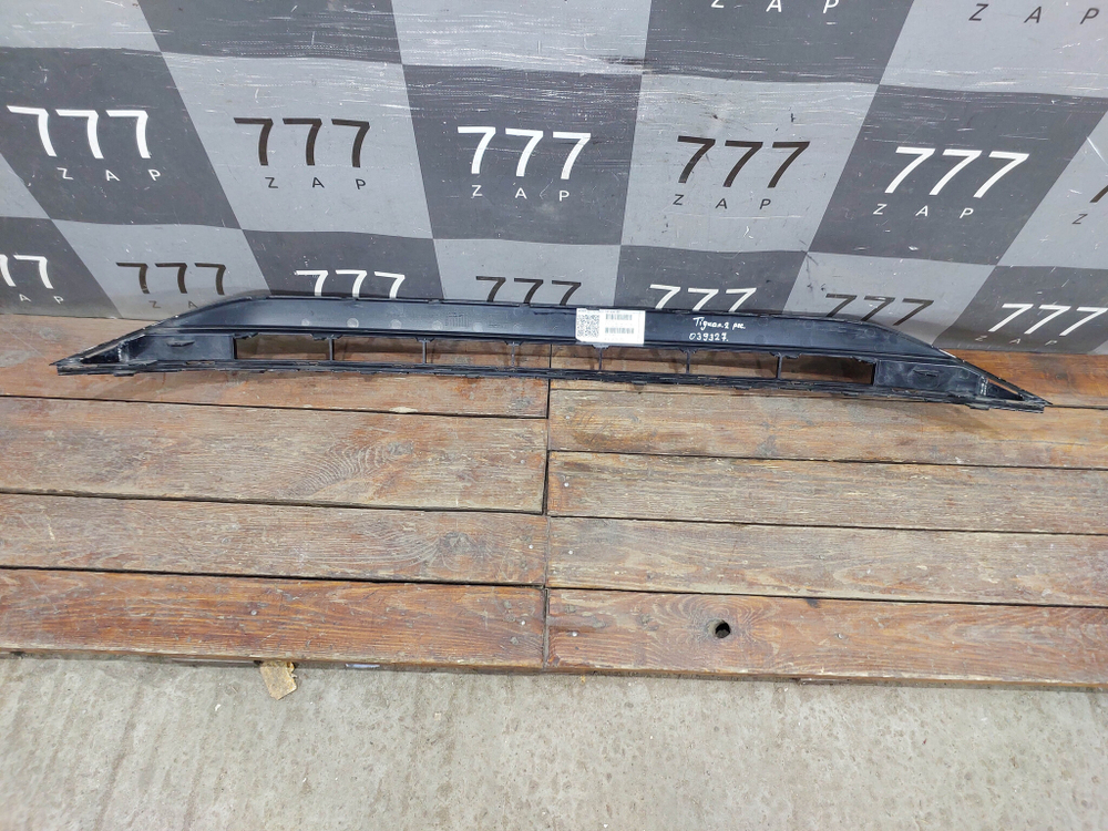 Решетка переднего бампера Volkswagen Tiguan 2 20-нв Б/У Оригинал 5NA853677N