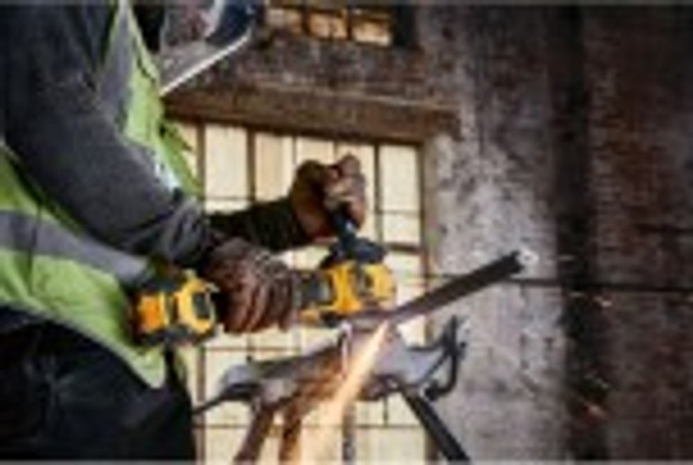 Угловая шлифмашина аккумуляторная DeWALT DCG 409 VSNT  бесщеточная, без АКБ и З/У DCG409VSNT-XJ