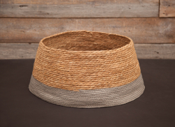 Джутовая корзинка для елки 26х50 House of Seasons коричневая с серой полосой