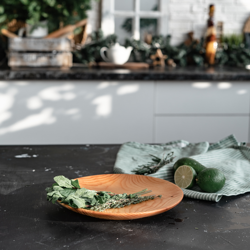 Деревянная плоская тарелка Art of Siberia из дерева сибирский кедр T131