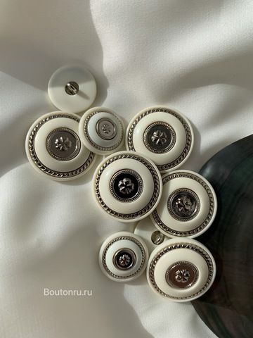 Пуговицы Серебро  Молочные с Клевером