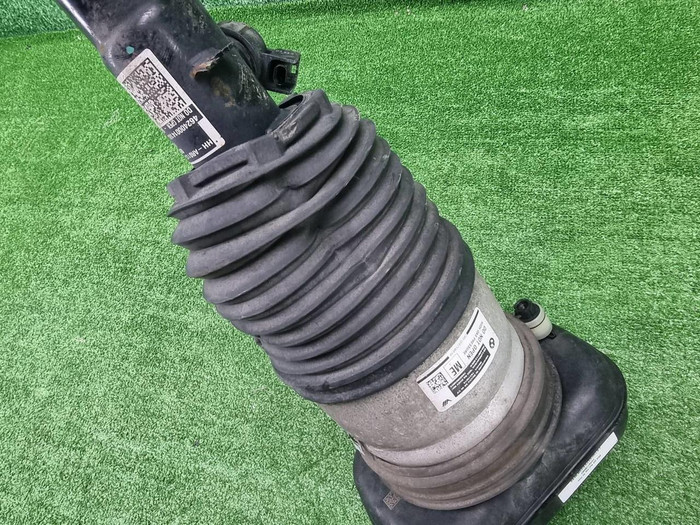 Стойка пневматическая правая BMW X5 G05 (18-нв)