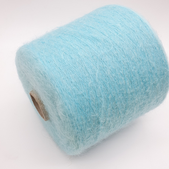 Пряжа Ilaria Aurora (67% кидмохер, 5% меринос, 28% па) 1000м/100гр, ментол