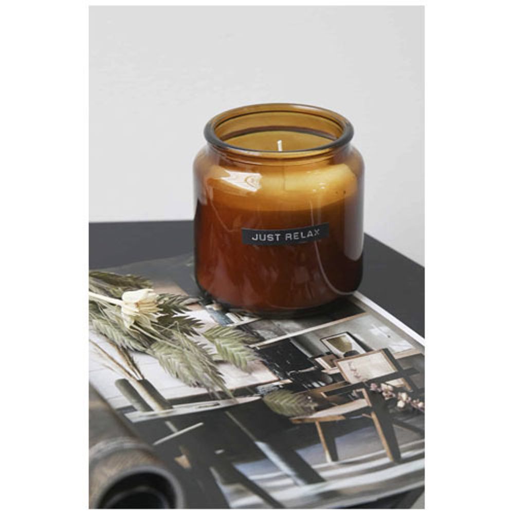 Ароматизированная свеча Wellmark Let's Get Cozy 650 г с ароматом кедрового дерева