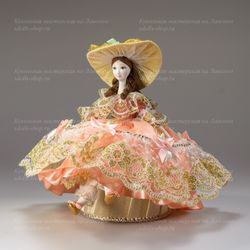 Кукла-шкатулка с ложементом Барышня в пышном платье