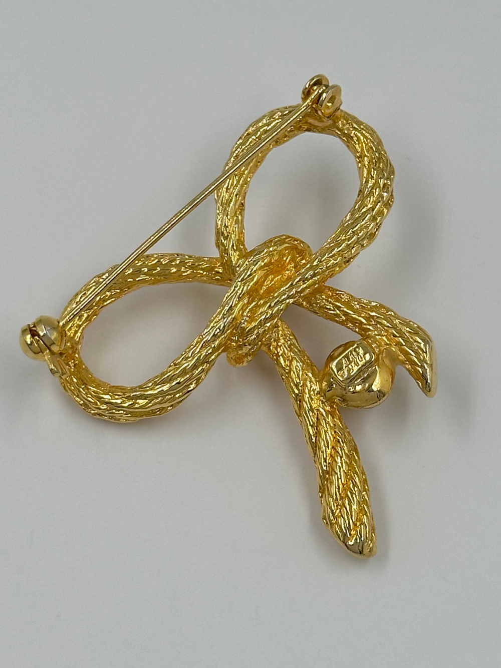 Брошь Бант с «жемчугом» AAi