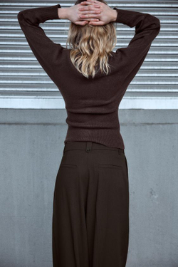 ZARA БРЮКИ С ДВОЙНЫМИ ЗАЩИПАМИ, ШОКОЛАДНО-КОРИЧНЕВЫЙ