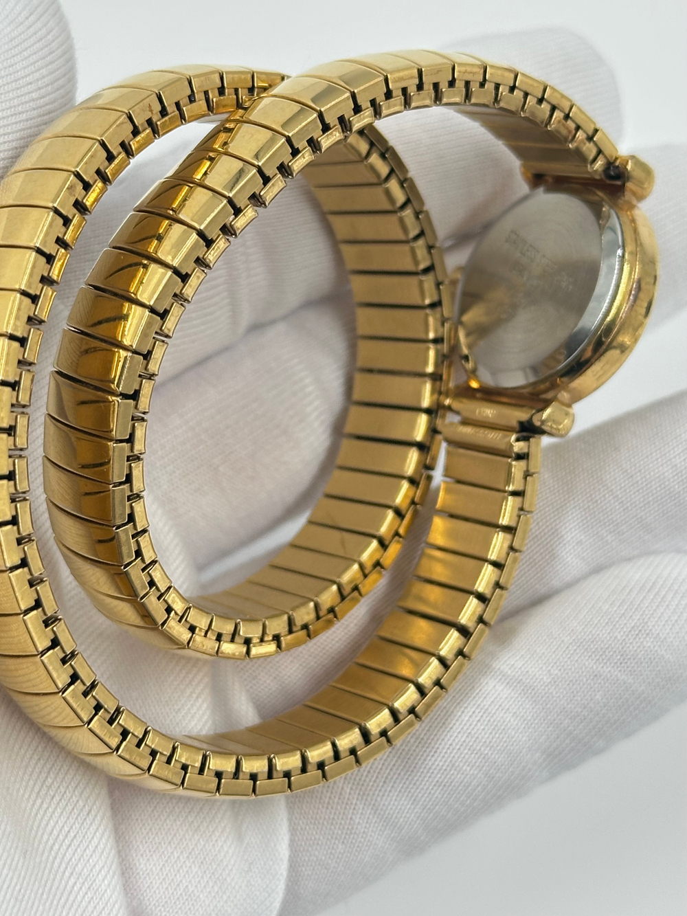 Часы на эластичном браслете