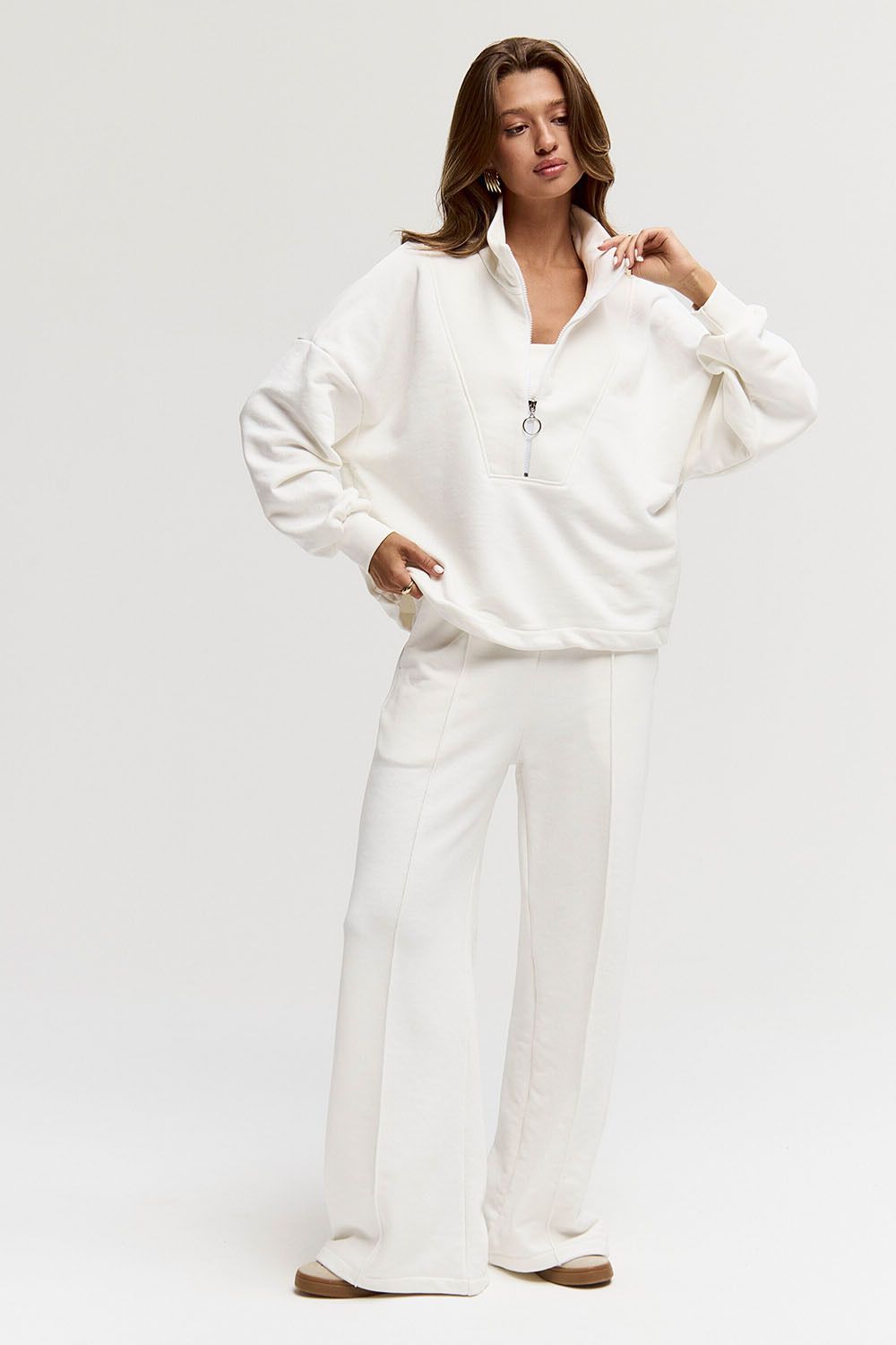 Олимпийка на молнии из премиум футера цвета крем