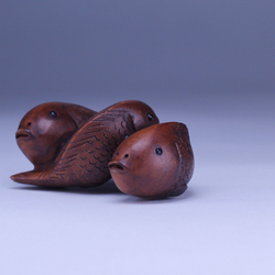 Нэцкэ Три карпа в ряд