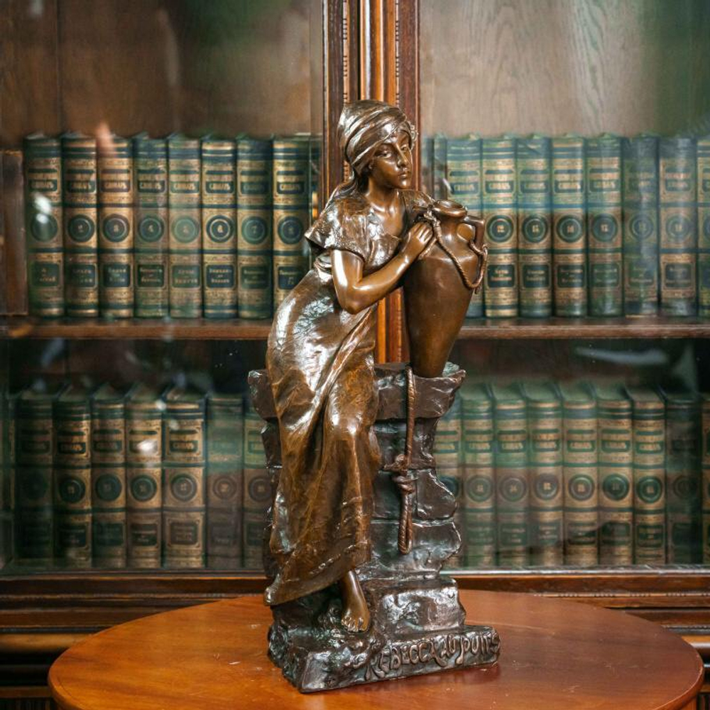 Бронзовая скульптура «Ребекка у колодца»/ «REBECCA AU PUITS»