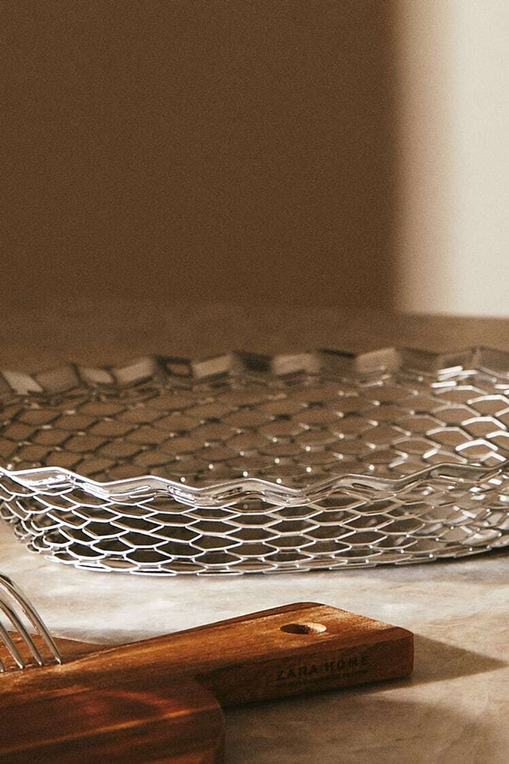 ZARA HOME МЕТАЛЛИЧЕСКАЯ ЧАША С АЖУРНЫМ КРАЕМ, СЕРЕБРЯНЫЙ