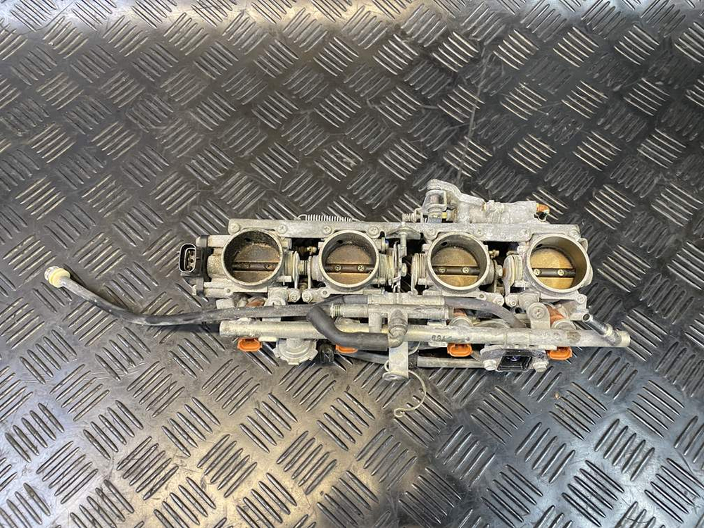 Дроссельные заслонки (впускной коллектор с инжекторами) Yamaha FJR1300A RP13A 2010