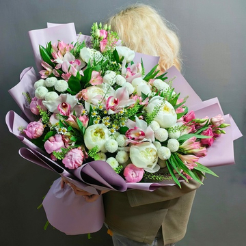 Авторский букет с пионами