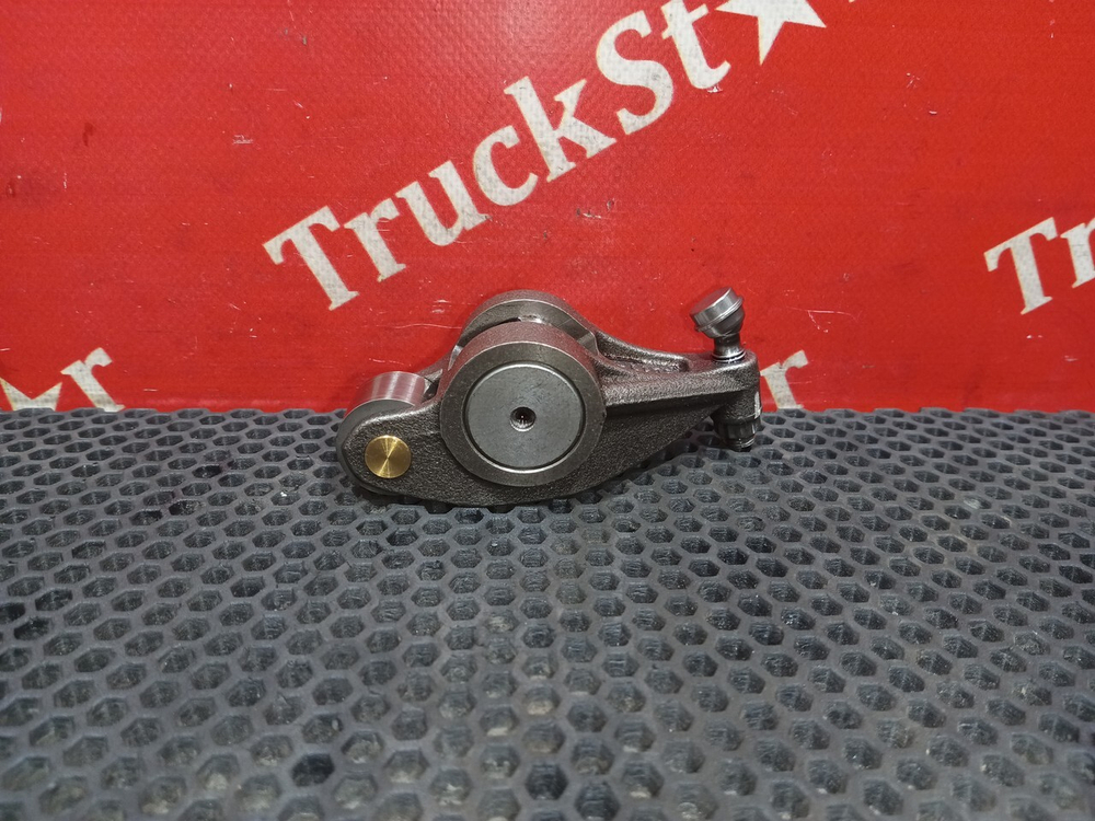 Коромысло впускного клапана 2024г.