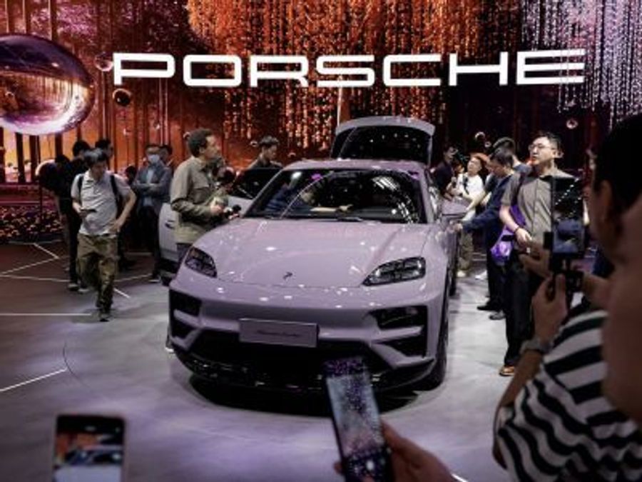 Porsche пересмотрела планы по полному переходу на электромобили