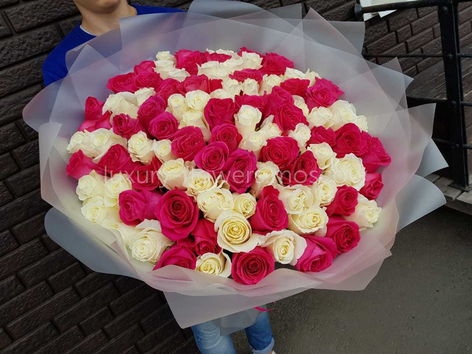 101 Белая и розовая роза Эквадор